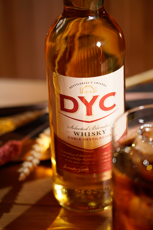 BOTELLA WHISKY DYC